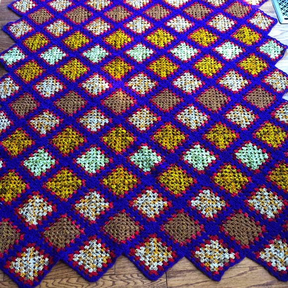 Handmade 1970/80s crochet throw blanket - Picture 2 of 6